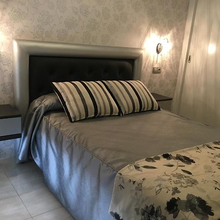Hostal Sainz Ріаньо Екстер'єр фото