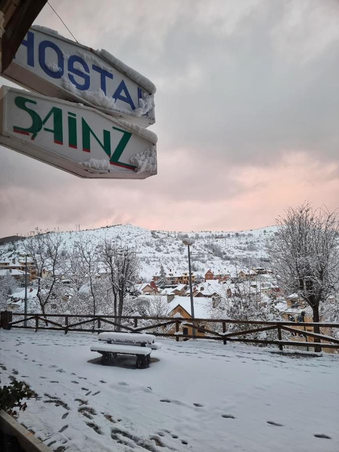 Hostal Sainz Ріаньо Екстер'єр фото