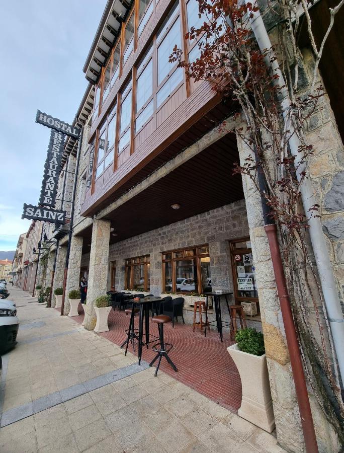 Hostal Sainz Ріаньо Екстер'єр фото