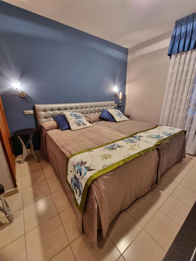 Hostal Sainz Ріаньо Екстер'єр фото