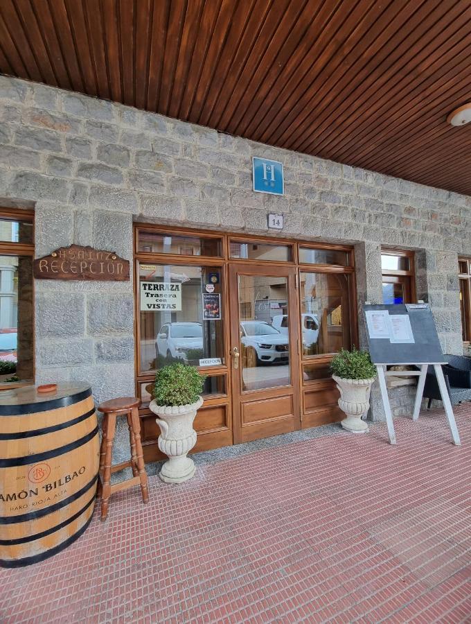 Hostal Sainz Ріаньо Екстер'єр фото