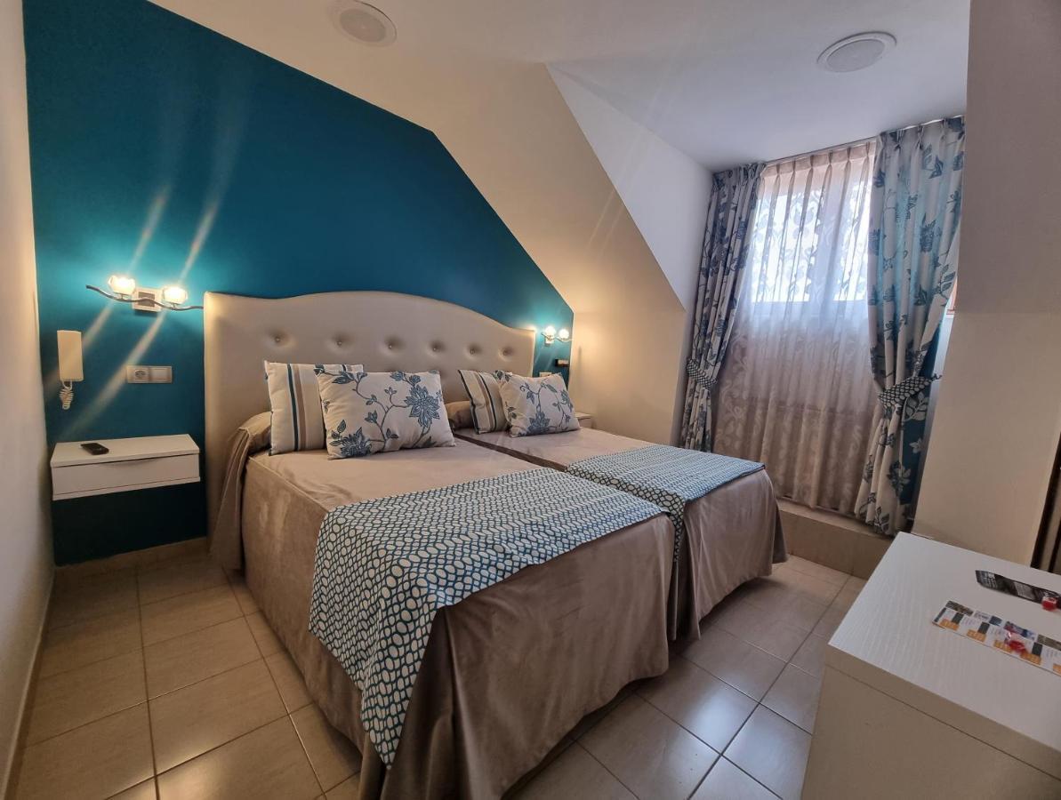 Hostal Sainz Ріаньо Екстер'єр фото