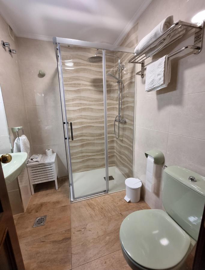 Hostal Sainz Ріаньо Екстер'єр фото