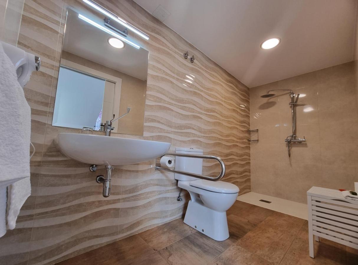 Hostal Sainz Ріаньо Екстер'єр фото