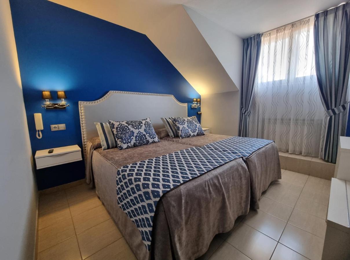 Hostal Sainz Ріаньо Екстер'єр фото
