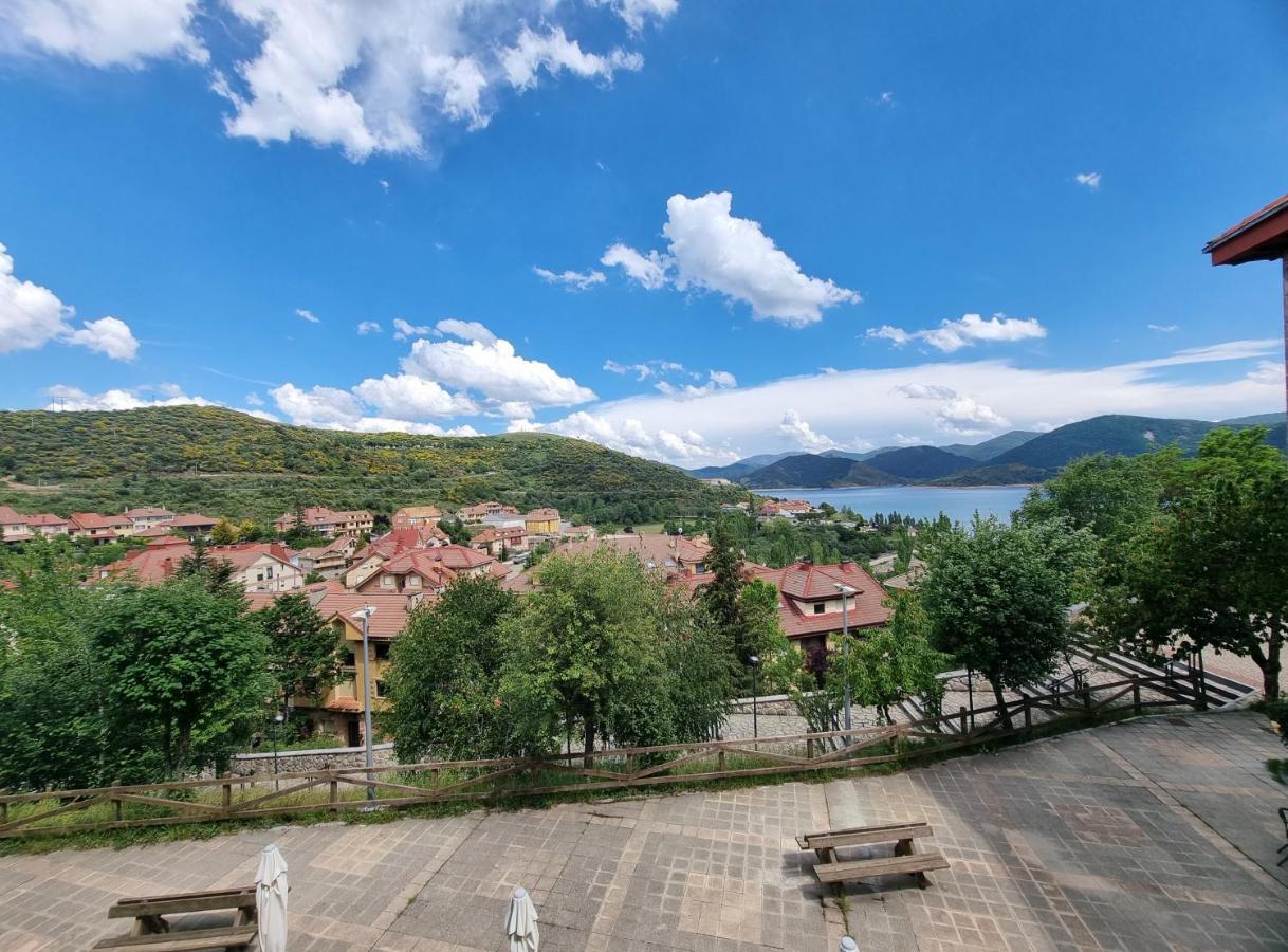 Hostal Sainz Ріаньо Екстер'єр фото