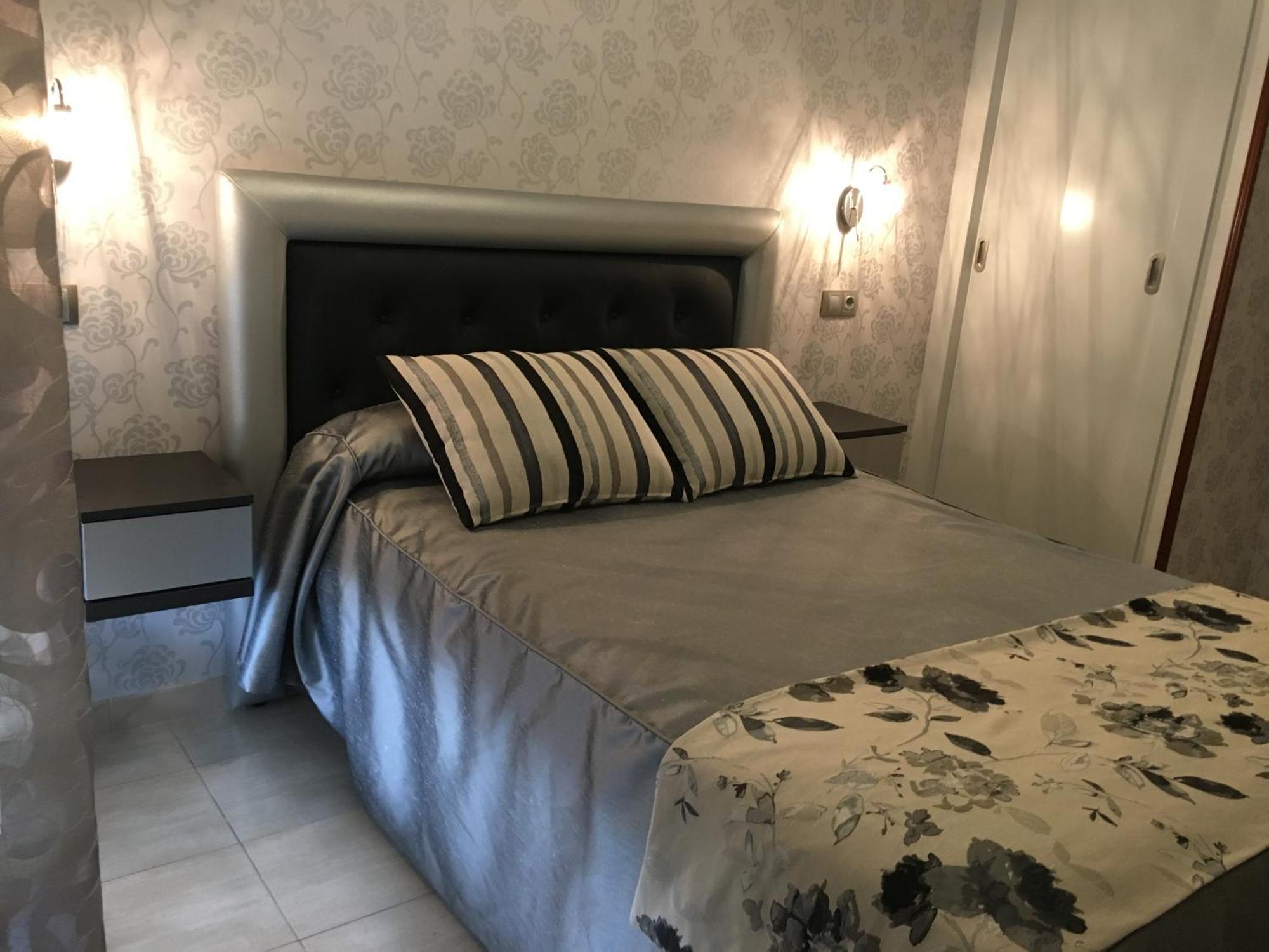 Hostal Sainz Ріаньо Екстер'єр фото