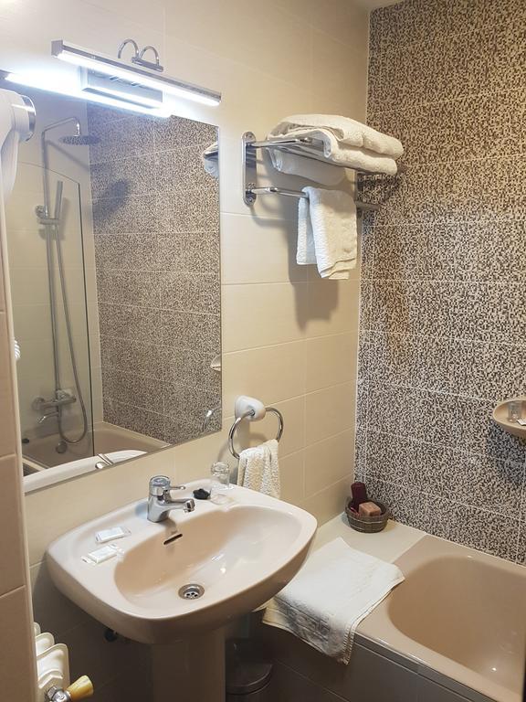 Hostal Sainz Ріаньо Екстер'єр фото