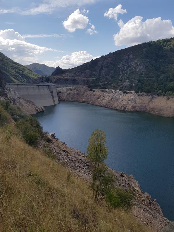 Hostal Sainz Ріаньо Екстер'єр фото